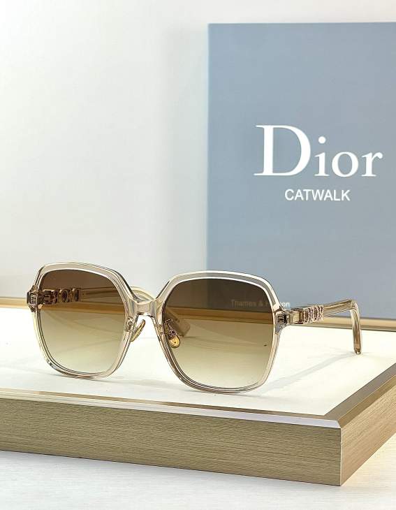 Picture of Dior Sunglasses _SKUfw76160910fw